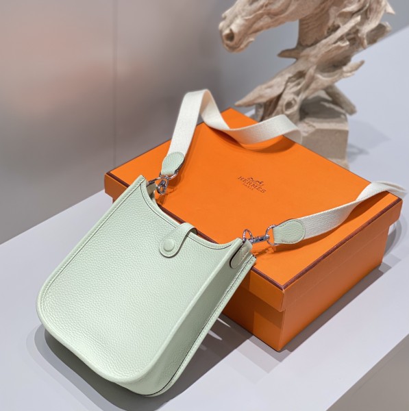  Handbags Hermes 𝗠𝗶𝗻𝗶 𝗘𝘃𝗲𝗹𝘆𝗻𝗲 size:18 cm