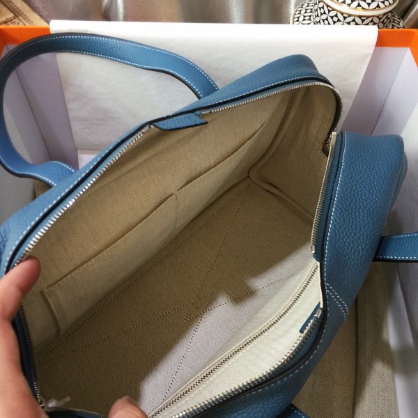  Handbags Hermes H Victoria 