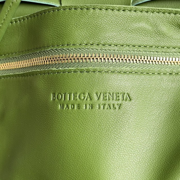 handbags Bottega Veneta 666870 size:23*15*5.5cm