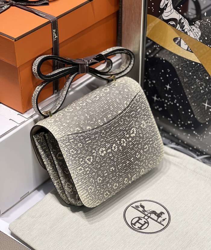  Handbags Hermes Constance  size:19 cm