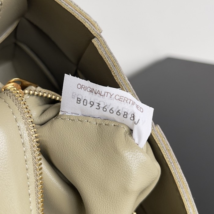 handbags Bottega Veneta 666870 size:23*15*5.5cm