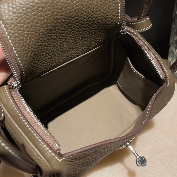  Handbags Hermes Mini Lindy  size:18 cm