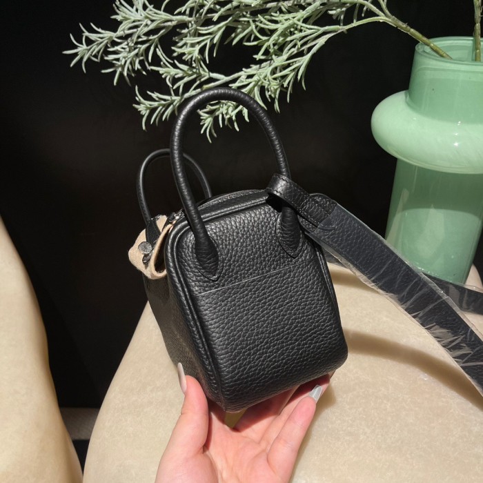  Handbags Hermes Mini Lindy  size:18 cm