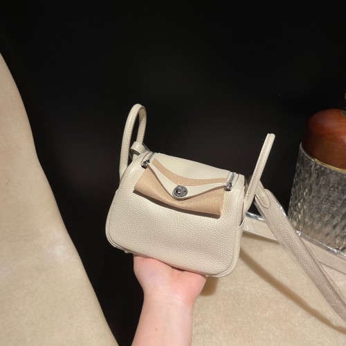  Handbags Hermes Mini Lindy  size:18 cm