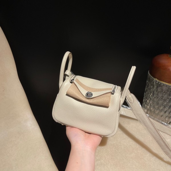  Handbags Hermes Mini Lindy  size:18 cm