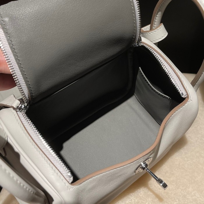  Handbags Hermes Mini Lindy  size:18 cm