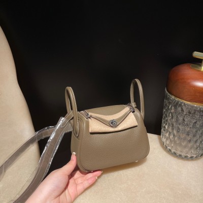  Handbags Hermes Mini Lindy  size:18 cm