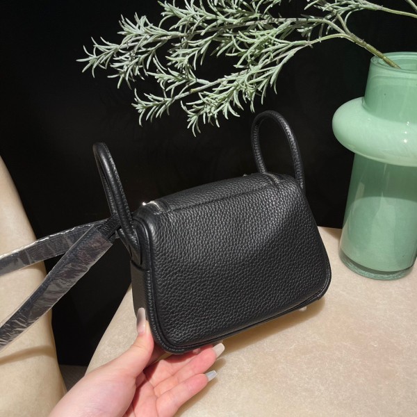  Handbags Hermes Mini Lindy  size:18 cm