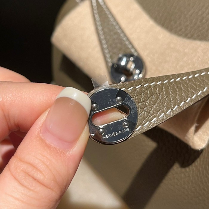  Handbags Hermes Mini Lindy  size:18 cm