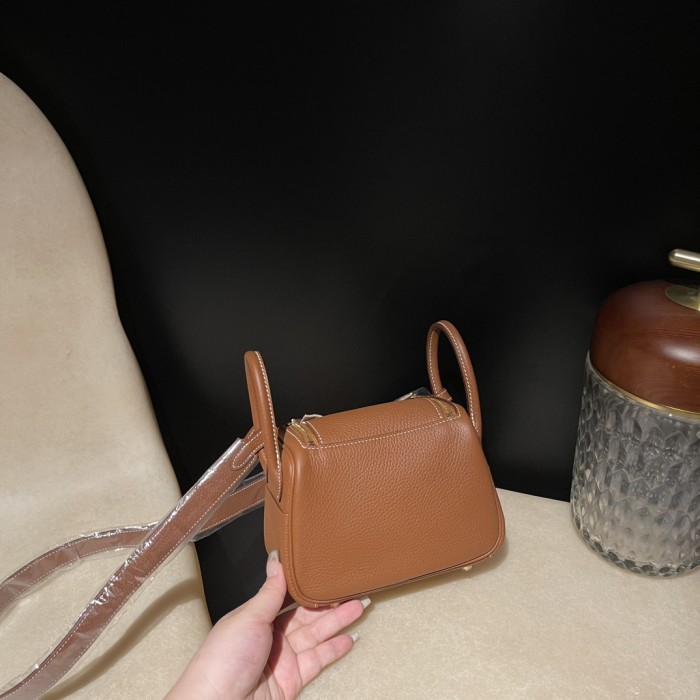  Handbags Hermes Mini Lindy  size:18 cm