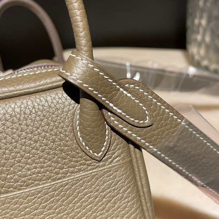  Handbags Hermes Mini Lindy  size:18 cm