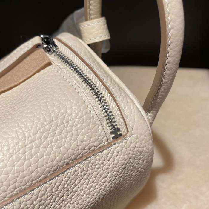  Handbags Hermes Mini Lindy  size:18 cm