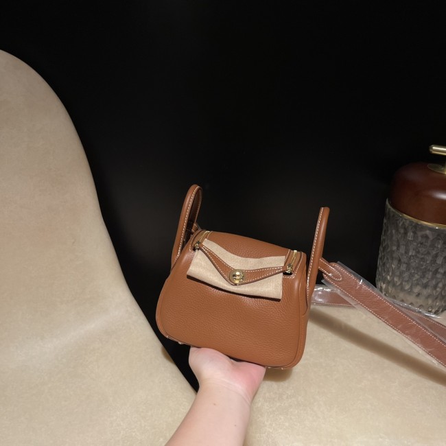  Handbags Hermes Mini Lindy  size:18 cm