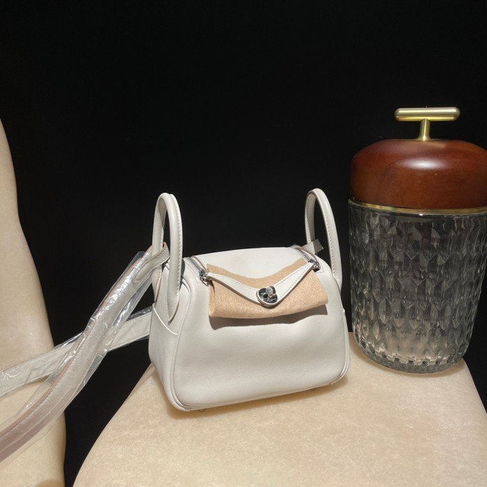  Handbags Hermes Mini Lindy  size:18 cm