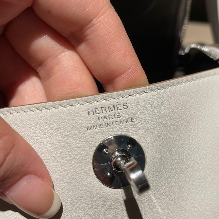  Handbags Hermes Mini Lindy  size:18 cm