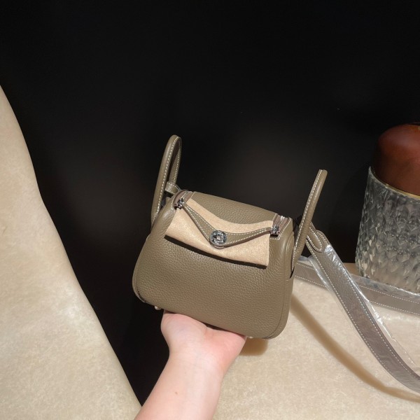  Handbags Hermes Mini Lindy  size:18 cm