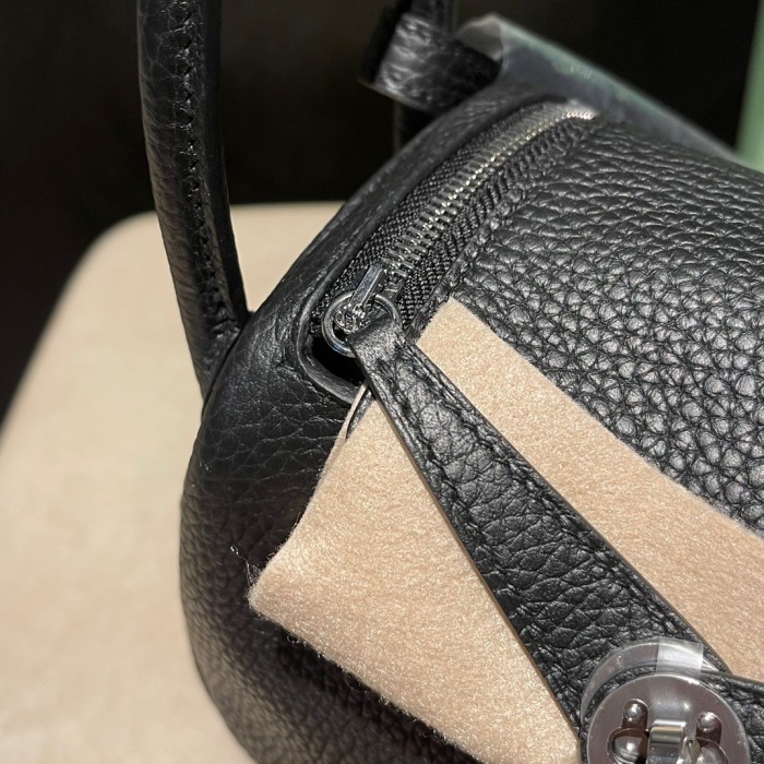  Handbags Hermes Mini Lindy  size:18 cm