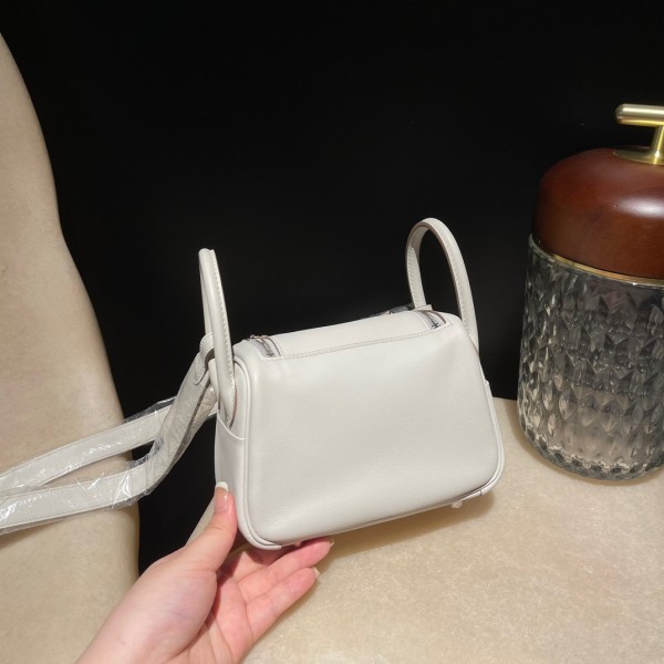  Handbags Hermes Mini Lindy  size:18 cm