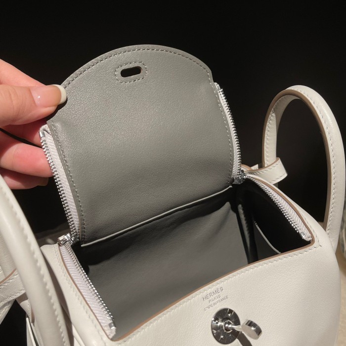  Handbags Hermes Mini Lindy  size:18 cm