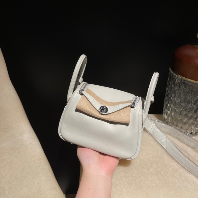  Handbags Hermes Mini Lindy  size:18 cm