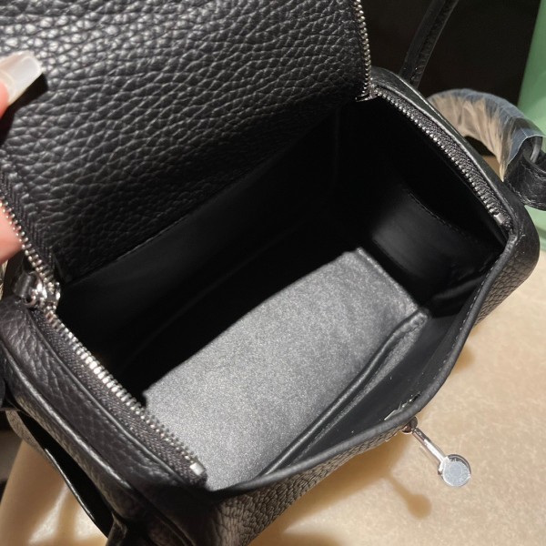  Handbags Hermes Mini Lindy  size:18 cm