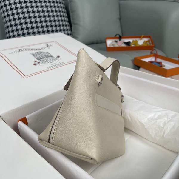  Handbags Hermes mini ever color size：21 cm