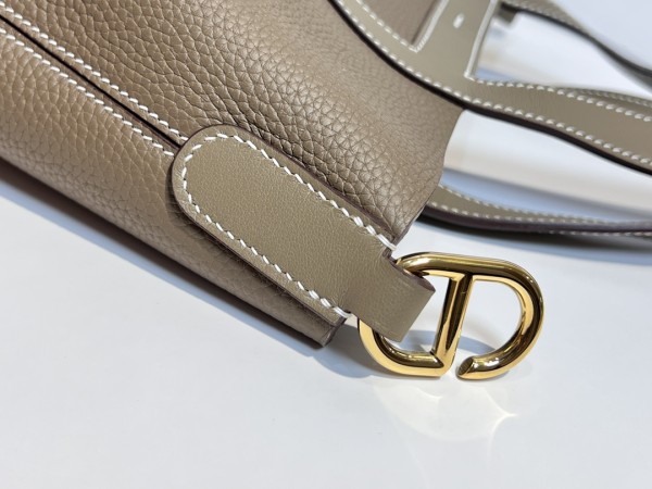  Handbags Hermes in the loop size:18 cm