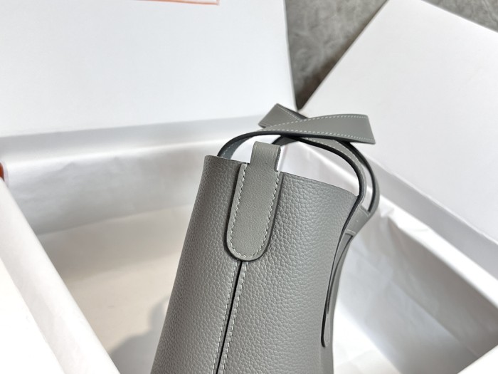  Handbags Hermes in the loop size:18 cm