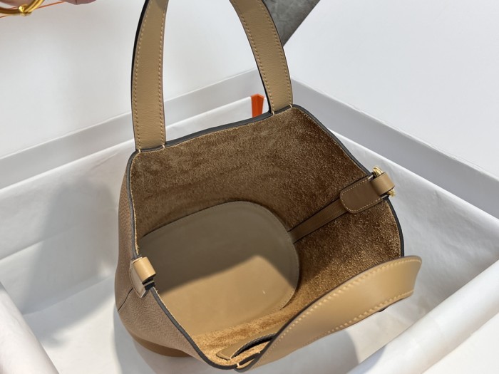  Handbags Hermes in the loop size:18 cm