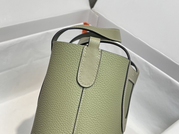 Handbags Hermes in the loop size:18 cm
