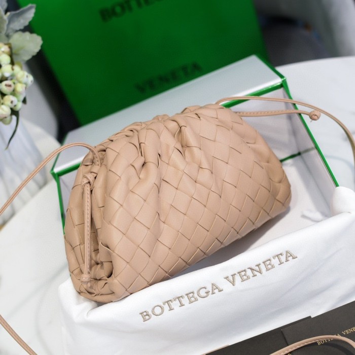 handbags Bottega Veneta The pouch size:23*13*8