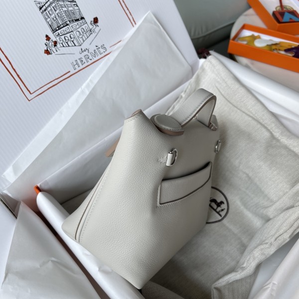  Handbags Hermes mini ever color size：21 cm
