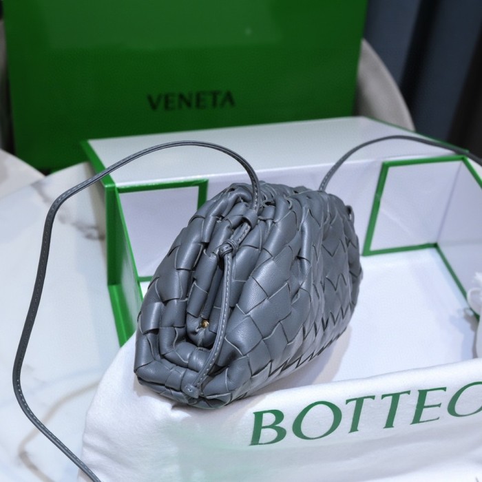 handbags Bottega Veneta The pouch size:23*13*8