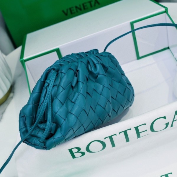 handbags Bottega Veneta The pouch size:23*13*8