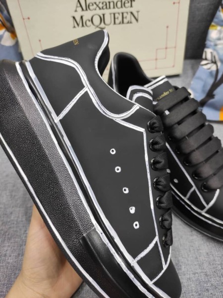 Alexander McQueen Oversized Black White Outline