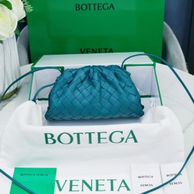 handbags Bottega Veneta The pouch size:23*13*8