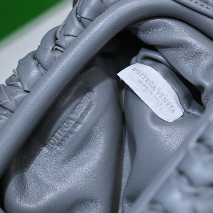 handbags Bottega Veneta The pouch size:23*13*8