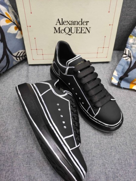 Alexander McQueen Oversized Black White Outline