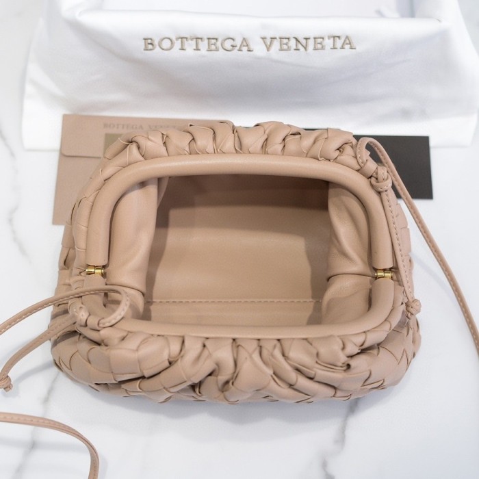 handbags Bottega Veneta The pouch size:23*13*8