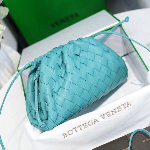handbags Bottega Veneta The pouch size:23*13*8