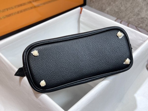  Handbags Hermes Mini bolide size:19*14*8 cm