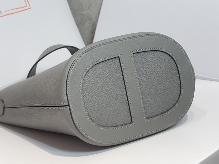  Handbags Hermes in the loop size:18 cm