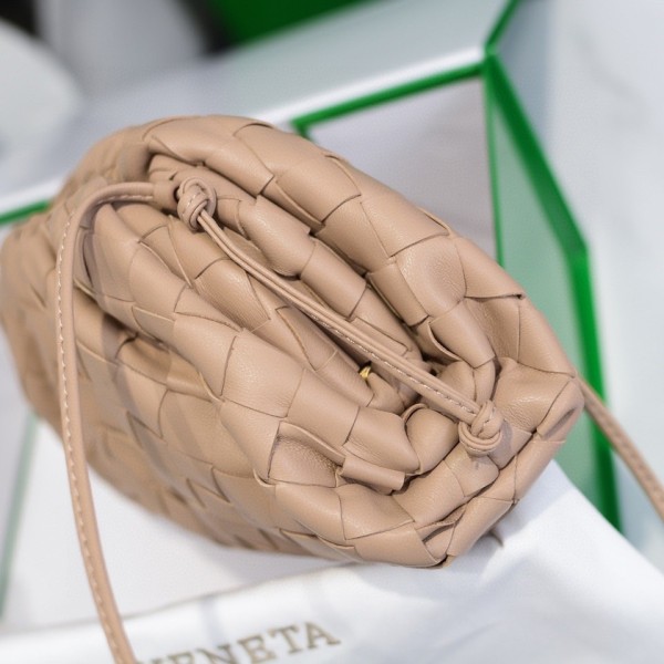 handbags Bottega Veneta The pouch size:23*13*8