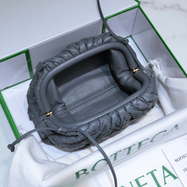 handbags Bottega Veneta The pouch size:23*13*8