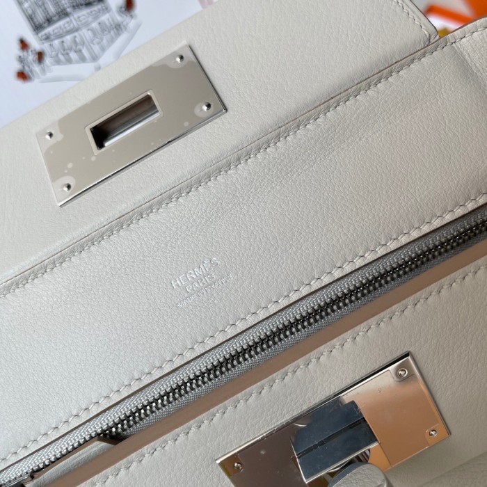  Handbags Hermes mini ever color size：21 cm