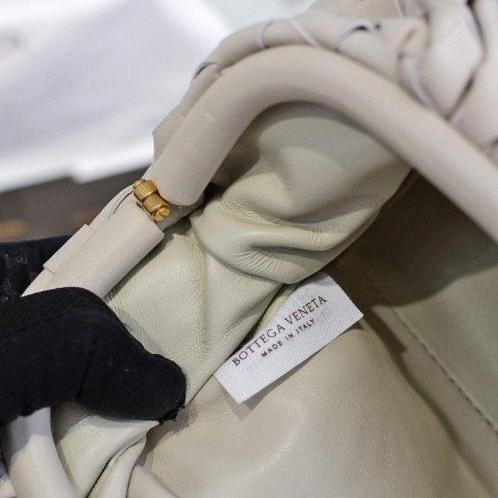 handbags Bottega Veneta The pouch size:23*13*8