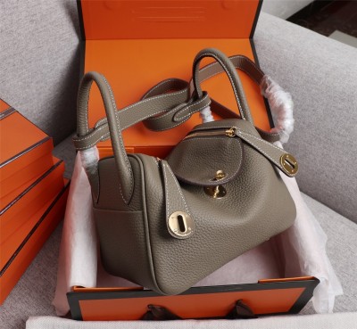  Handbags Hermes mini Lindy size:19 cm