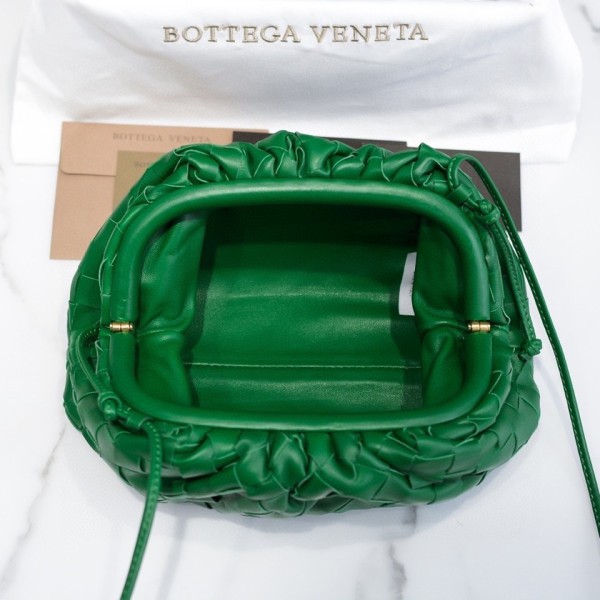 handbags Bottega Veneta The pouch size:23*13*8