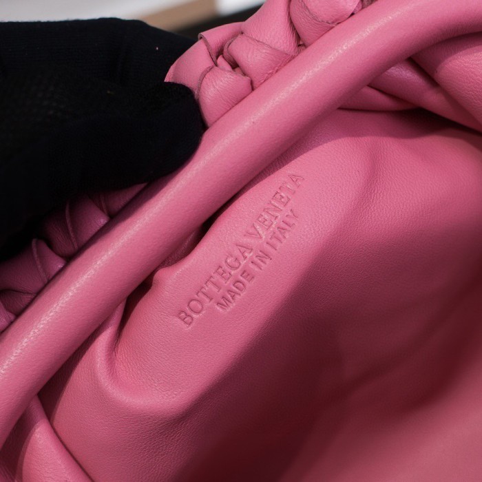 handbags Bottega Veneta The pouch size:23*13*8