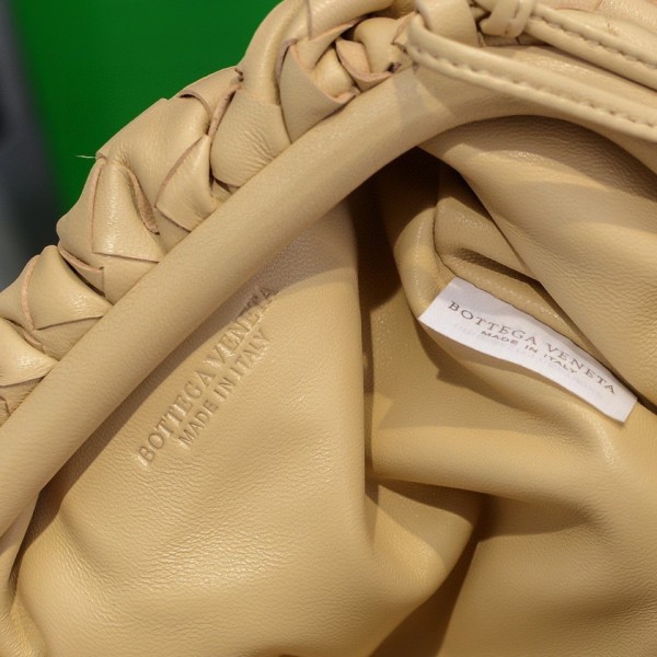handbags Bottega Veneta The pouch size:23*13*8
